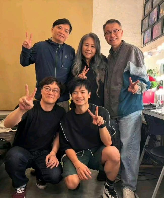陳奕迅成功追星陳小霞：從粉絲到黃金搭檔的傳奇故事