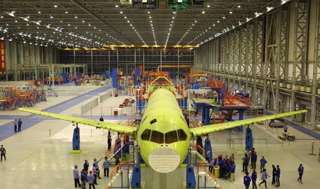 C919大飛機迫降山東農(nóng)田?適航證受阻引發(fā)關注