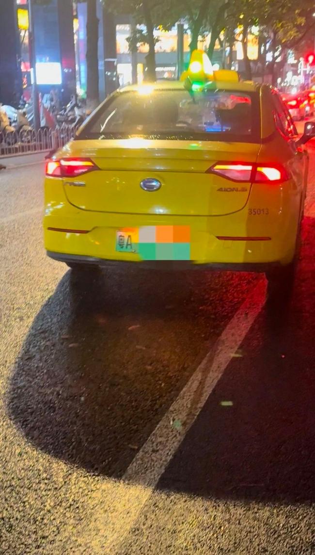 網(wǎng)約車(chē)司機(jī)拒接單還呵斥乘客 任性拒載引爭(zhēng)議