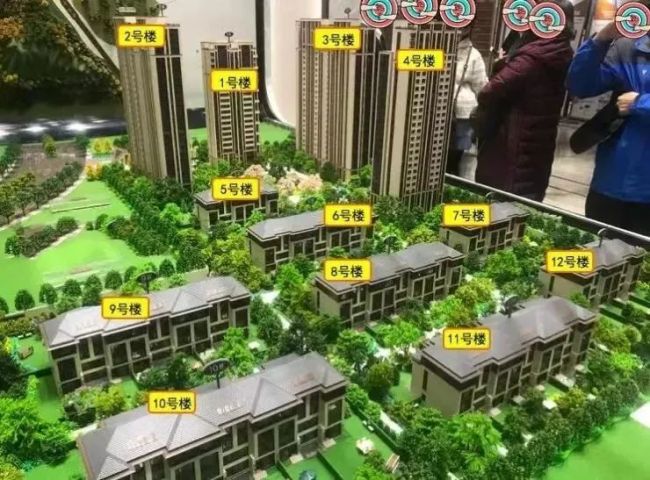 世茂留下的爛攤子還在發(fā)酵 剛剛過完春節(jié)的國風(fēng)長安業(yè)主就開始四處維權(quán)