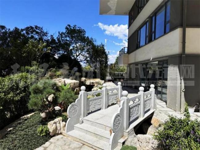 公攤變私家花園業(yè)主聯(lián)名反對 違建侵占綠化引爭議