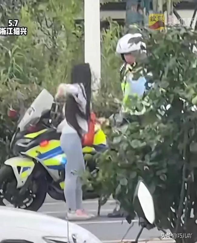 女子連續(xù)三天違停被貼罰單 當街與交警爭吵引發(fā)關(guān)注