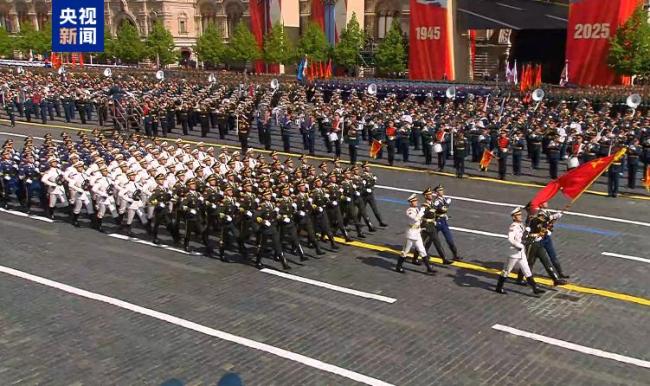 “中國排面”紅場閱兵入場前高唱軍歌 氣場全開,！