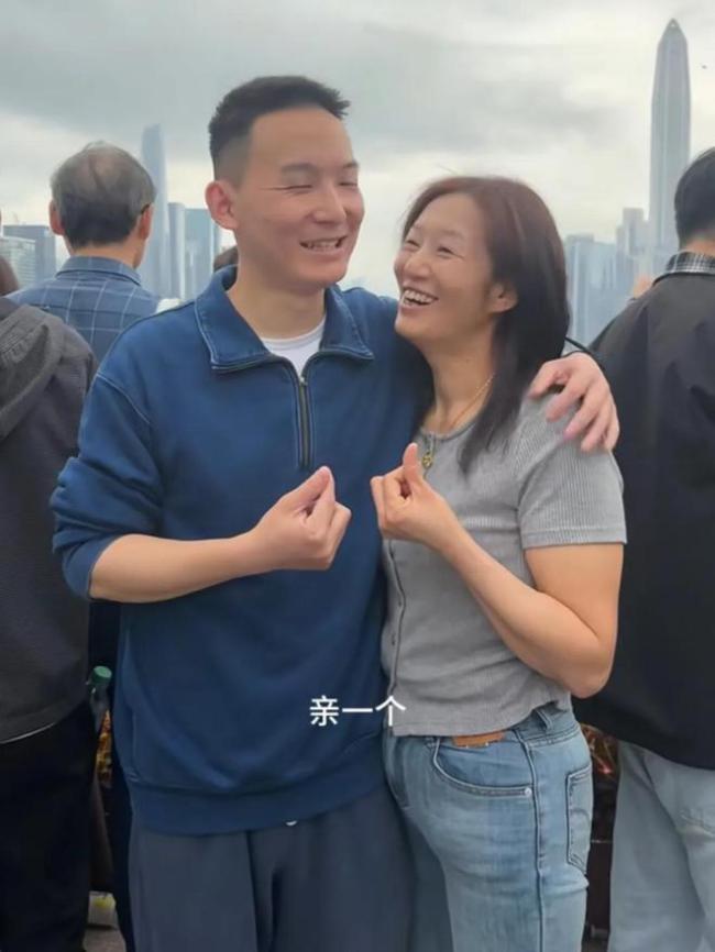 謝浩男送母親節(jié)祝福 深情告白感動(dòng)網(wǎng)友