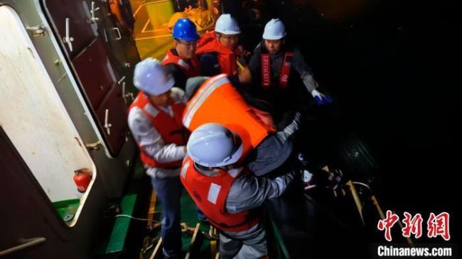 廣西釣魚船翻沉遇險人員獲救 緊急救援顯成效
