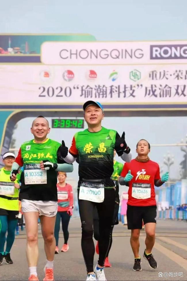 榮昌區(qū)委書記跑完半馬發(fā)鹵鵝 推動文旅IP新熱潮