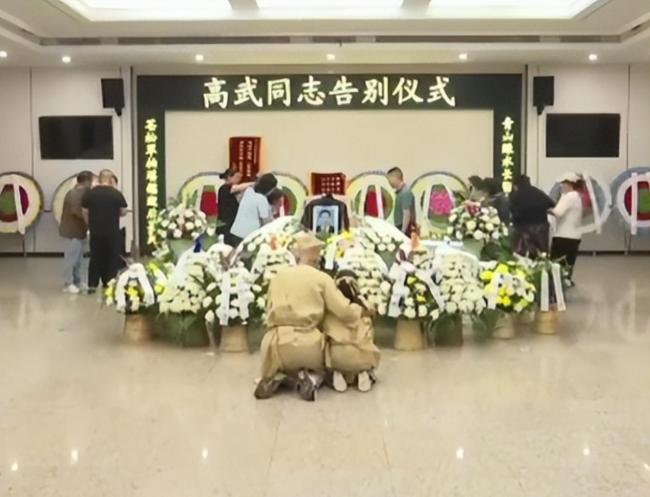 高武出事當(dāng)天雙胞胎哥哥感覺諸事不順 悲痛欲絕白發(fā)一夜