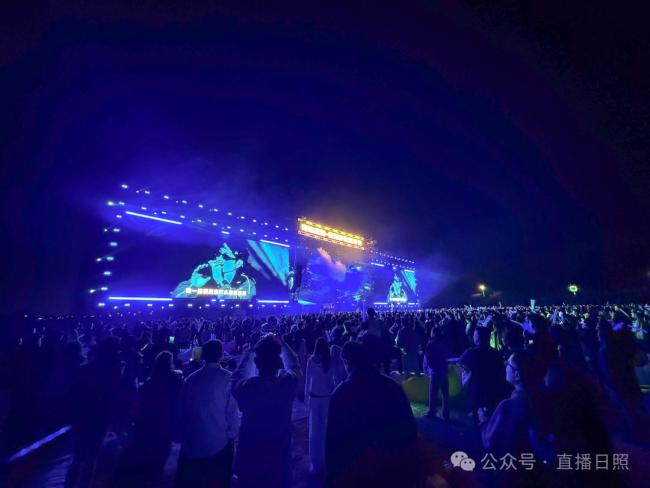 日照沙滩音乐节GAI带动全场一起蹦迪 昼夜狂欢不停歇