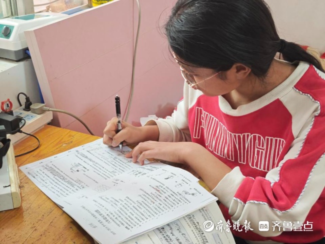14歲女孩金枝和三代媽媽 小院里的溫情與堅強