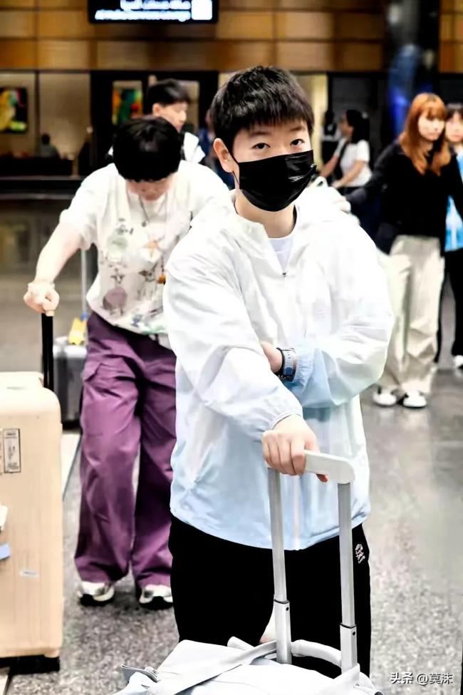 國乒凌晨抵達多哈 備戰(zhàn)世乒賽節(jié)奏精準