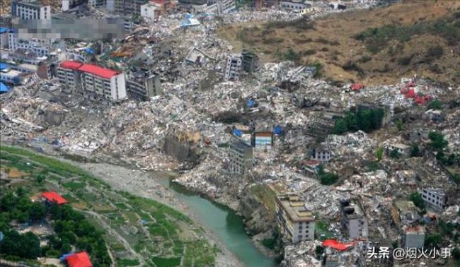 還記得17年前汶川地震時驚天一跳嗎 致敬舍命盲跳的英雄
