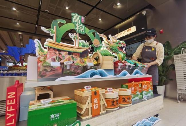 吃出帶血?jiǎng)?chuàng)口貼！知名品牌塌房惡心出新高度,，打工人天塌了 大品牌信任危機(jī)