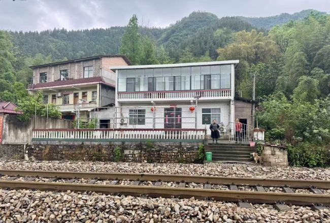湘西一村莊累發(fā)17起軌道事故 安全隱患亟待解決