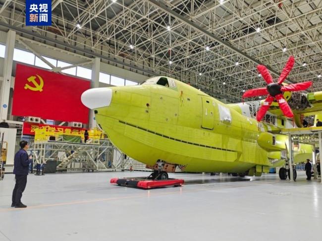 AG600批產(chǎn)首架機(jī)完成總裝下線
