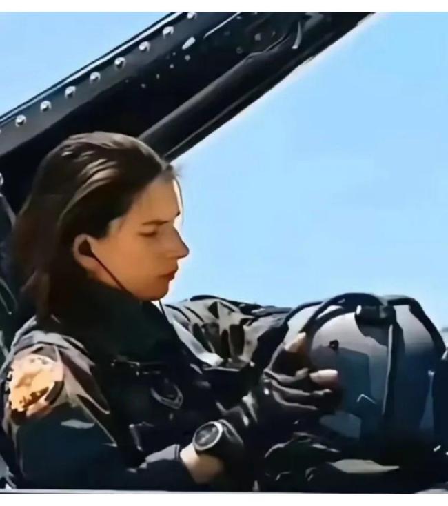 驾歼10C抗敌的巴“女战神”存在吗 空战传奇震惊世界