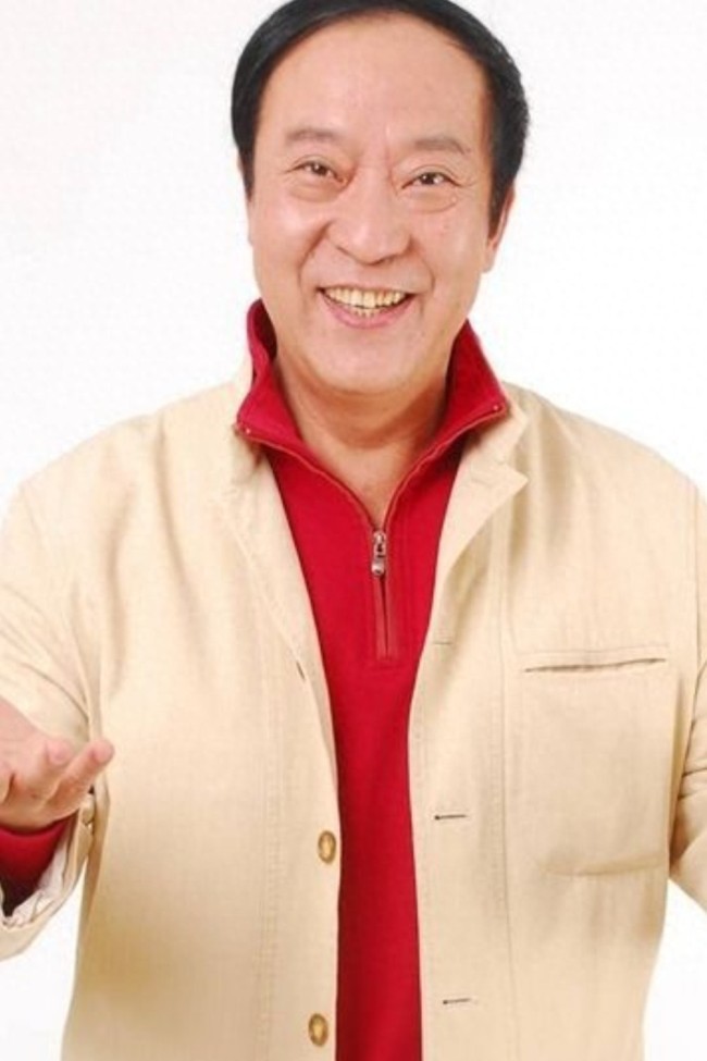 76岁牛群坐地铁满头白发