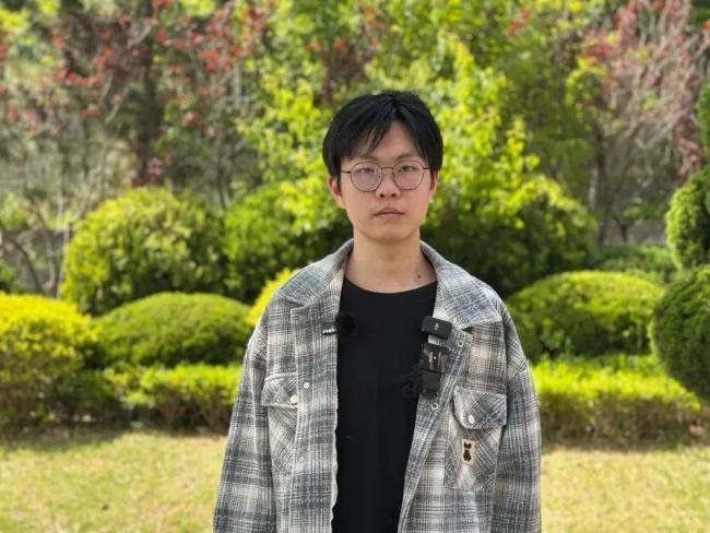 救人小伙收到補(bǔ)考通知激動(dòng)哽咽 溫暖人心的善舉獲贊