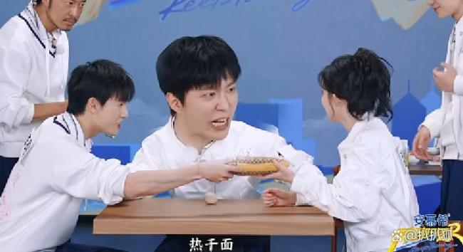 《奔跑吧》范丞丞玩游戏被逼疯了
