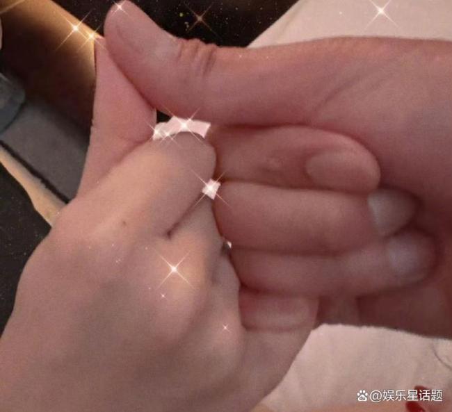 俞灝明王曉晨結(jié)婚曬鉆戒 劇組戀情修成正果