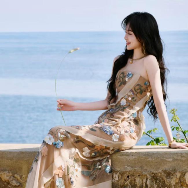 戛納紅毯出圈造型 中國女星閃耀瞬間
