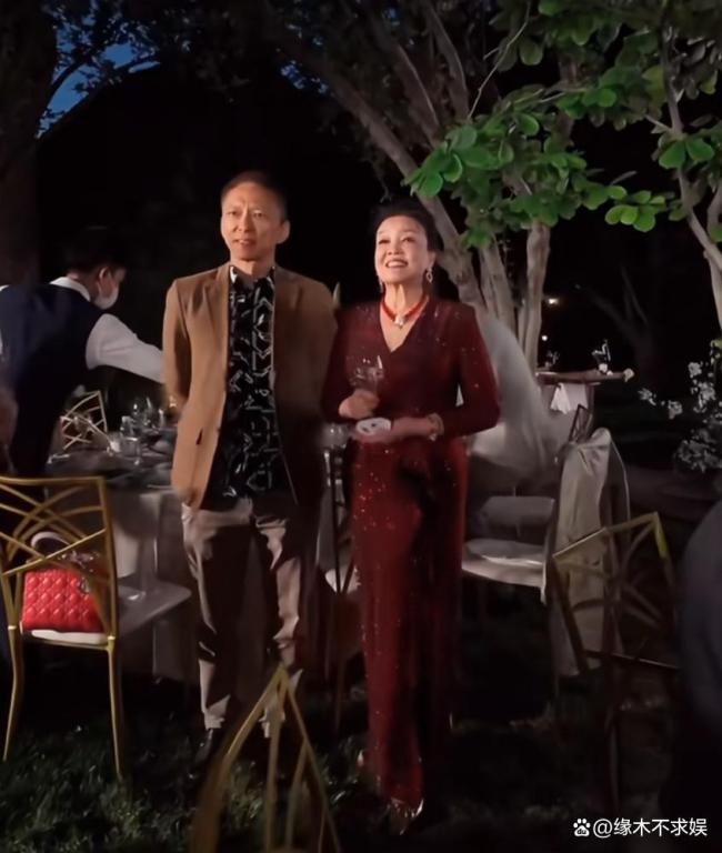 汪小菲兩任丈母娘婚禮狀態(tài)反差大 情感表現(xiàn)各不同