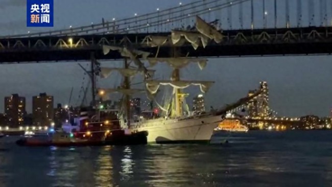 載277人帆船撞上紐約布魯克林大橋