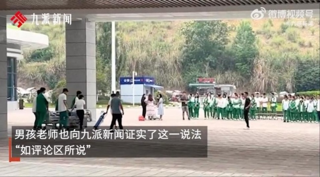 病重男孩與全班拍照次日離世 全班同學(xué)醫(yī)院送別