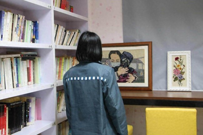 女子服刑10年将出狱:父母已病逝 重获自由却满心酸楚