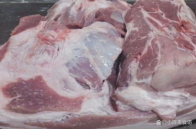 如何区分被灌水注封闭针的猪肉 2秒钟就能看出注水肉