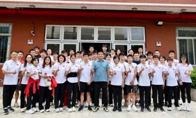 广东跳水队出征十五运会资格赛 星光熠熠争锋武汉