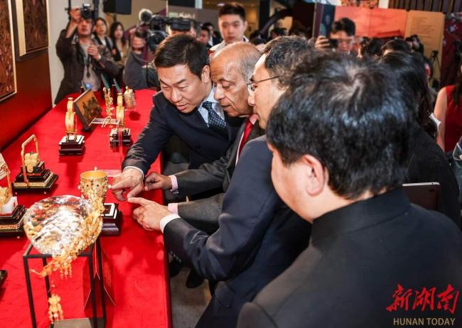 聯(lián)合國為故宮博物院100周年發(fā)行郵票 全球首發(fā)特別版張