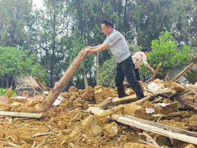 村民在外務(wù)工老宅被拆 鎮(zhèn)政府回應(yīng) 誤拆引發(fā)爭議