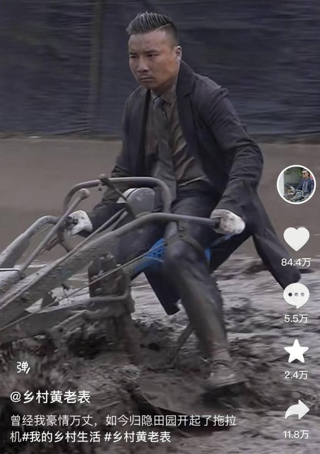 男子穿西裝犁地被指損壞農(nóng)田 澄清與回應(yīng)