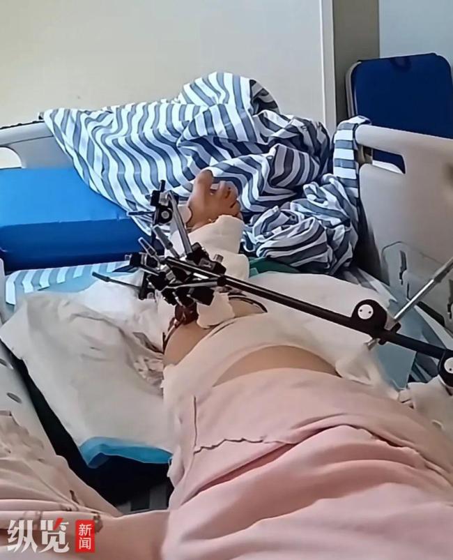 女子從12樓不慎墜落奇跡生還 車棚成救命緩沖