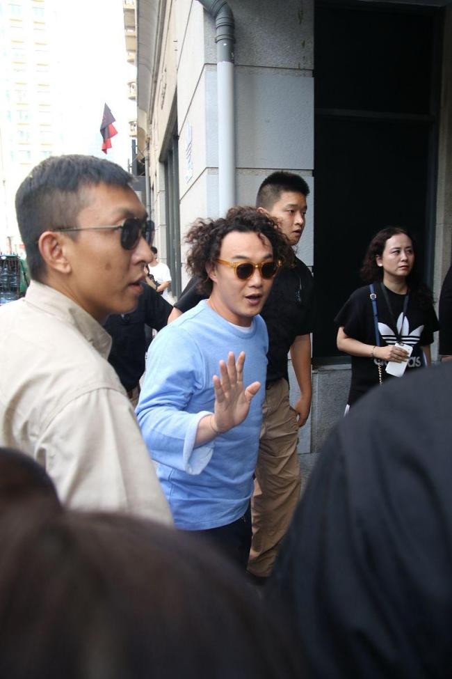陳奕迅被傳去世后首次露面 謠言不攻自破