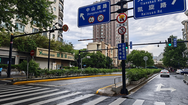 別拿生命換照片,！誰還在危險地帶扎堆拍照,？