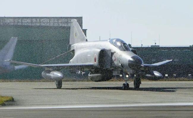 日本自衛(wèi)隊墜機事故2人死亡 T-4教練機失事