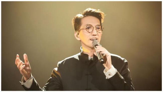 何炅說到林志炫淘汰時抽泣紅了眼眶 爭議與真相背后的音樂戰(zhàn)爭