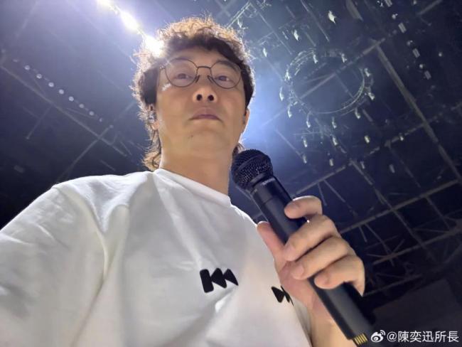 新冠剛康復(fù)的陳奕迅演唱會(huì)上爆咳
