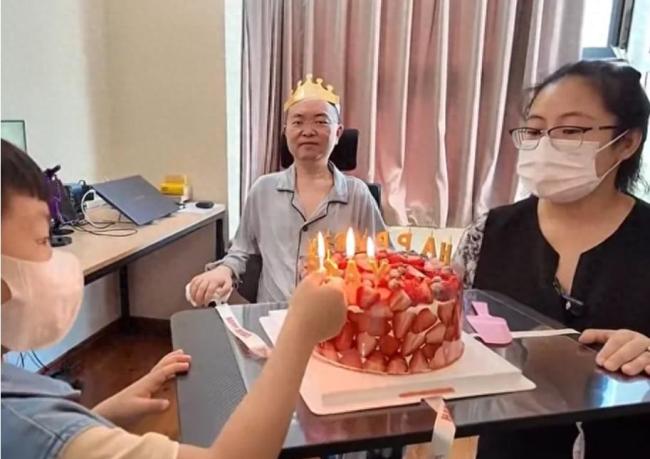 蔡磊與漸凍癥抗?fàn)?年 妻兒為其慶生 溫情滿滿慶生會(huì)