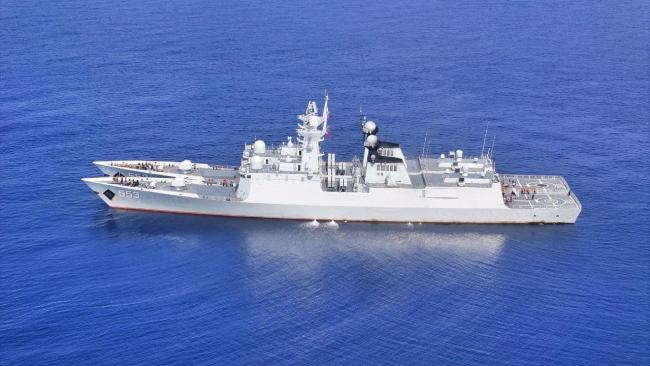 真“雙艦合璧”！一起看艦艇“肩並肩”航行