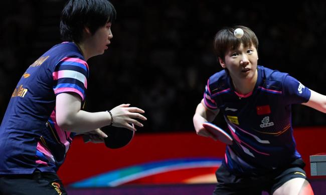王曼昱蒯曼世乒賽女雙奪冠 國乒組合橫掃對手