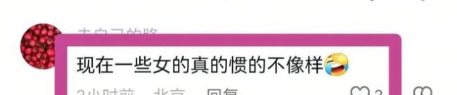 女子地鐵上與男子爭吵猛踹對方 公共場所秩序何在