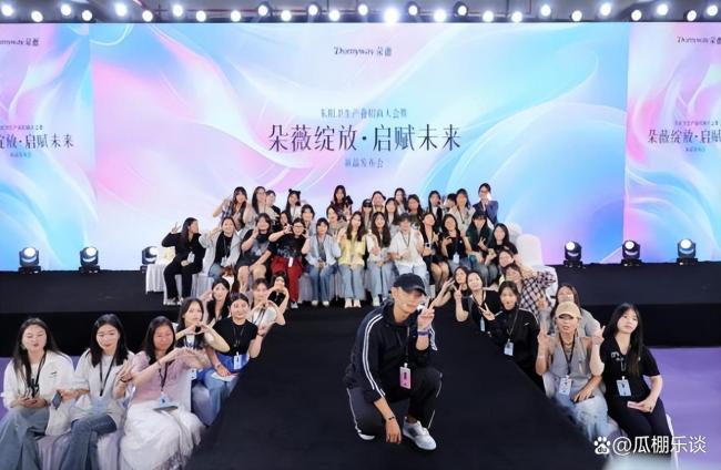 黄子韬跨界做的卫生巾安全吗 低价引发抢购潮