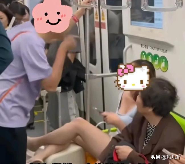 兩人地鐵上爭(zhēng)吵 女子沒(méi)吵贏猛踹對(duì)方 公共場(chǎng)所爭(zhēng)執(zhí)升級(jí)