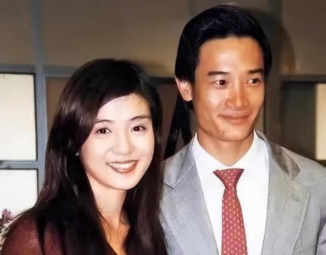 吳奇隆再傳離婚：縱橫貴圈30余年情史復(fù)雜,，前任境遇冰火兩重天