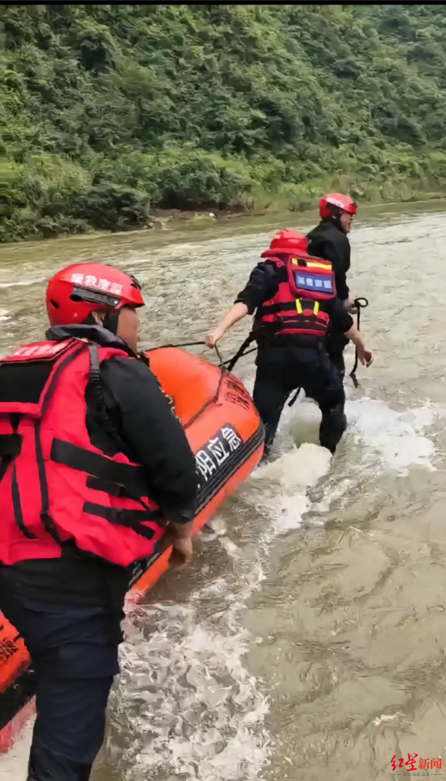 女救援隊(duì)員救落水兒子遇難 被急流漩渦卷走