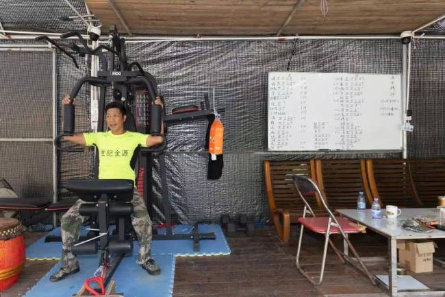 在廣州為何房東癡迷扒龍船,，江河湖海陸續(xù)上演“飆船”大片