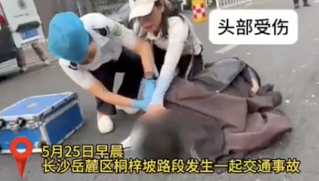 護(hù)士路遇車(chē)禍第一時(shí)間施救,！