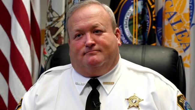 特朗普赦免一受賄被判刑警長引不滿